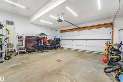 2 Kirkwood Drive, St. Albert, AB - Indoor Photo Showing Garage