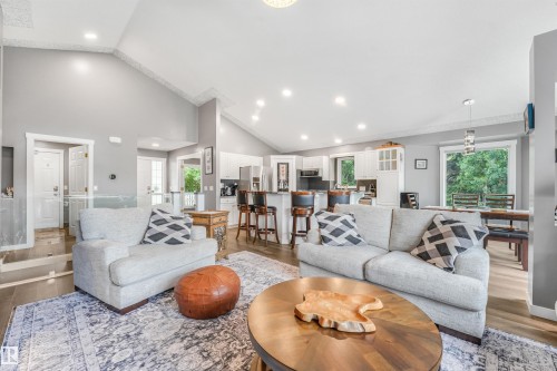 2 Kirkwood Drive, St. Albert, AB - Indoor Photo Showing Living Room