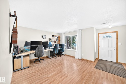 #158 180 Bridgeport Bv, Leduc, AB - Indoor Photo Showing Office