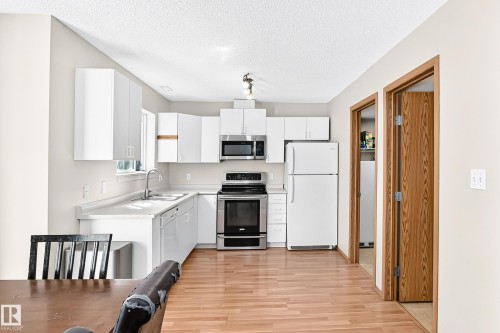 #158 180 Bridgeport Bv, Leduc, AB - Indoor Photo Showing Kitchen