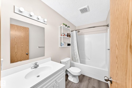 #158 180 Bridgeport Bv, Leduc, AB - Indoor Photo Showing Bathroom
