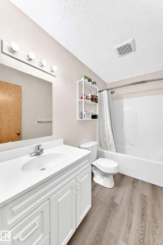 Top Floor - #158 180 Bridgeport Bv, Leduc, AB - Indoor Photo Showing Bathroom