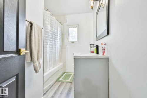 11404 127 Avenue Nw, Edmonton, AB - Indoor