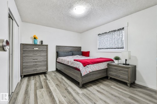 11404 127 Avenue Nw, Edmonton, AB - Indoor Photo Showing Bedroom