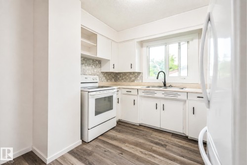 11404 127 Avenue Nw, Edmonton, AB - Indoor Photo Showing Kitchen With Double Sink