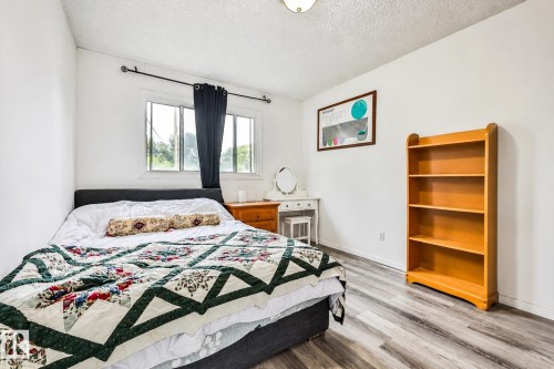 11404 127 Avenue Nw, Edmonton, AB - Indoor Photo Showing Bedroom