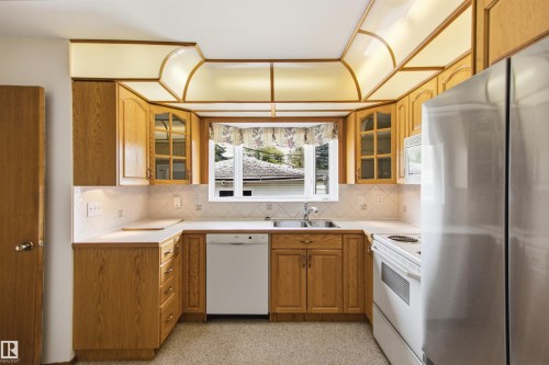 11548 41 Avenue Nw, Edmonton, AB - Indoor Photo Showing Kitchen With Double Sink