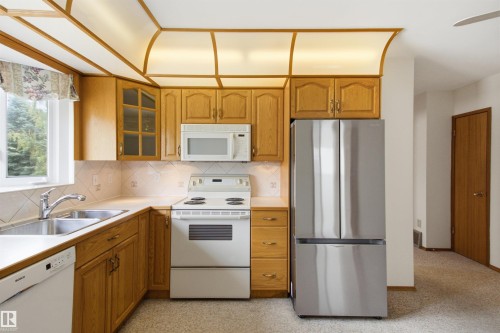 11548 41 Avenue Nw, Edmonton, AB - Indoor Photo Showing Kitchen With Double Sink