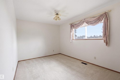11548 41 Avenue Nw, Edmonton, AB - Indoor Photo Showing Other Room