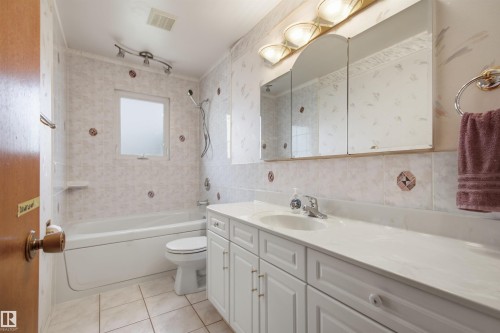 11548 41 Avenue Nw, Edmonton, AB - Indoor Photo Showing Bathroom
