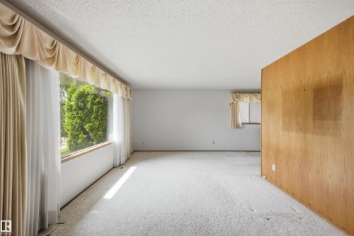 11548 41 Avenue Nw, Edmonton, AB - Indoor Photo Showing Other Room