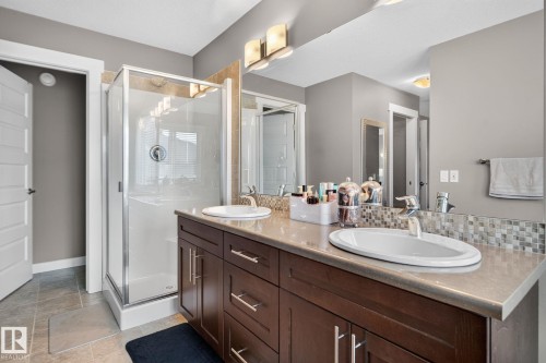 2225 Calhoun Link Link Sw, Edmonton, AB - Indoor Photo Showing Bathroom