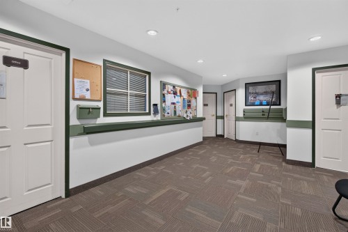 Hair Salon, Podiatrist - #112 78 Mckenney Av, St. Albert, AB - Indoor Photo Showing Other Room