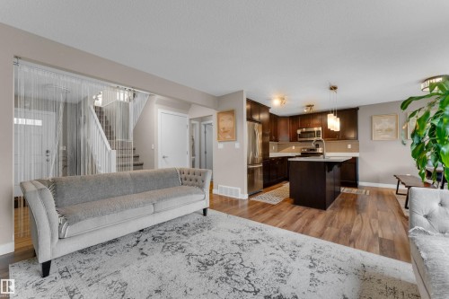 6945 Evans Wynd Nw, Edmonton, AB - Indoor Photo Showing Living Room