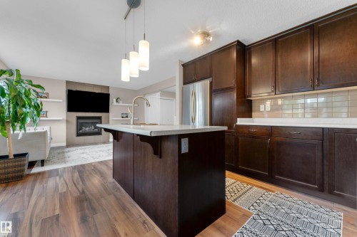 6945 Evans Wynd Nw, Edmonton, AB - Indoor Photo Showing Kitchen