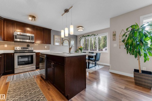6945 Evans Wynd Nw, Edmonton, AB - Indoor Photo Showing Kitchen