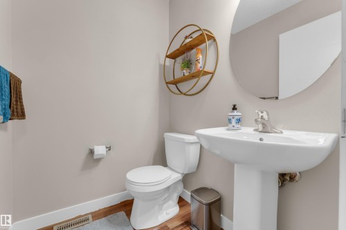 6945 Evans Wynd Nw, Edmonton, AB - Indoor Photo Showing Bathroom
