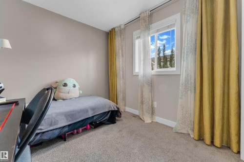 6945 Evans Wynd Nw, Edmonton, AB - Indoor Photo Showing Bedroom