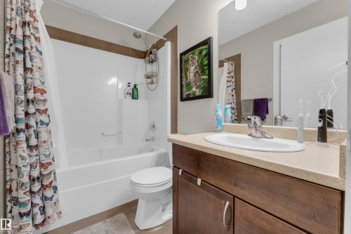 6945 Evans Wynd Nw, Edmonton, AB - Indoor Photo Showing Bathroom