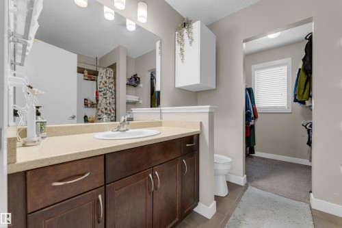 6945 Evans Wynd Nw, Edmonton, AB - Indoor Photo Showing Bathroom