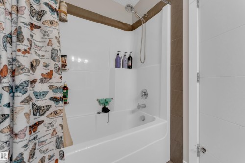 6945 Evans Wynd Nw, Edmonton, AB - Indoor Photo Showing Bathroom