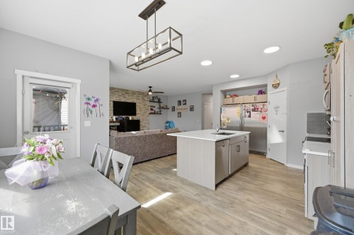 22135 96 Avenue Nw, Edmonton, AB - Indoor Photo Showing Dining Room