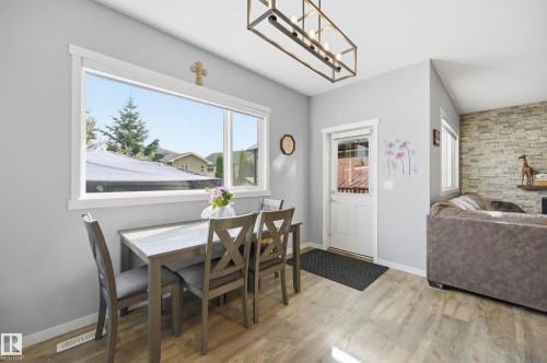 22135 96 Avenue Nw, Edmonton, AB - Indoor Photo Showing Dining Room