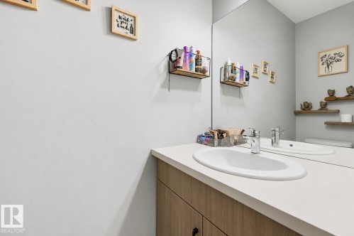 22135 96 Avenue Nw, Edmonton, AB - Indoor Photo Showing Bathroom