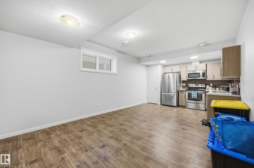 22135 96 Avenue Nw, Edmonton, AB - Indoor