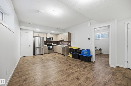 22135 96 Avenue Nw, Edmonton, AB - Indoor