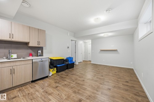 22135 96 Avenue Nw, Edmonton, AB - Indoor Photo Showing Kitchen