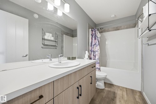 22135 96 Avenue Nw, Edmonton, AB - Indoor Photo Showing Bathroom