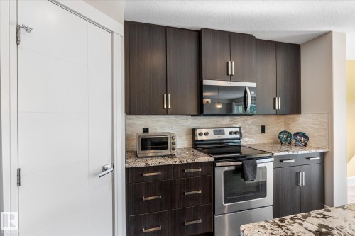 1511 Westerra Bend, Stony Plain, AB - Indoor Photo Showing Kitchen With Upgraded Kitchen