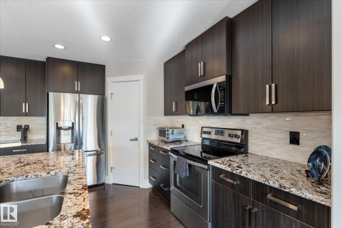 1511 Westerra Bend, Stony Plain, AB - Indoor Photo Showing Kitchen With Double Sink With Upgraded Kitchen