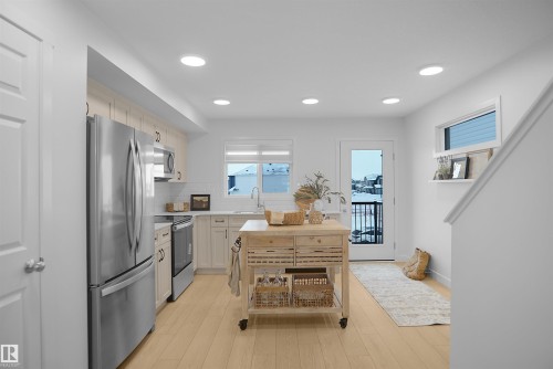 5139 River'S Edge Way Nw, Edmonton, AB - Indoor Photo Showing Kitchen