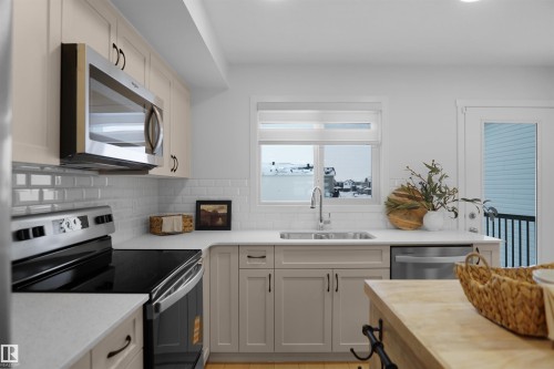 5139 River'S Edge Way Nw, Edmonton, AB - Indoor Photo Showing Kitchen With Double Sink