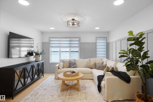 5139 River'S Edge Way Nw, Edmonton, AB - Indoor Photo Showing Living Room