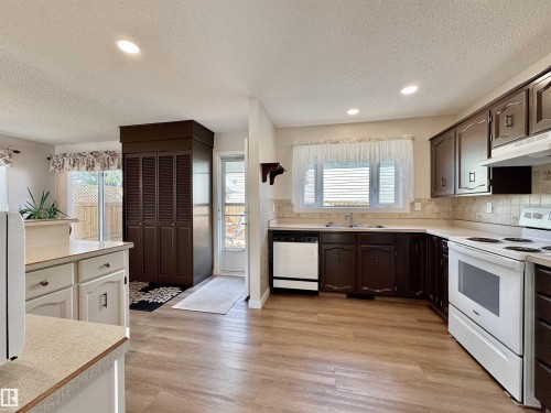 2423 83 Street Nw, Edmonton, AB - Indoor Photo Showing Kitchen