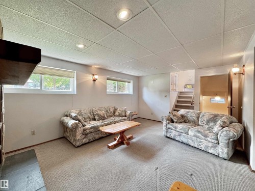 2423 83 Street Nw, Edmonton, AB - Indoor