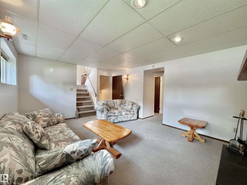 2423 83 Street Nw, Edmonton, AB - Indoor
