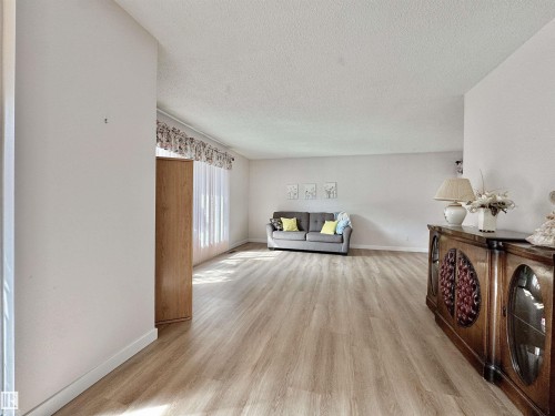 2423 83 Street Nw, Edmonton, AB - Indoor