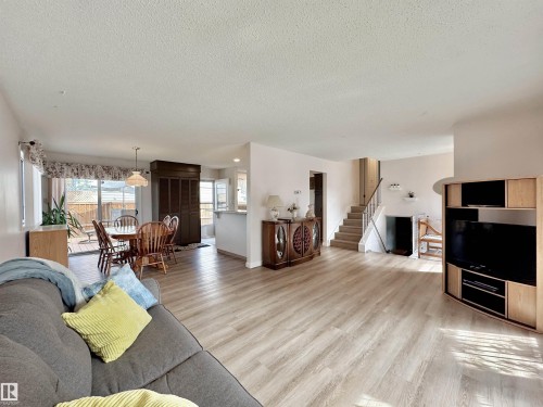 2423 83 Street Nw, Edmonton, AB - Indoor Photo Showing Living Room