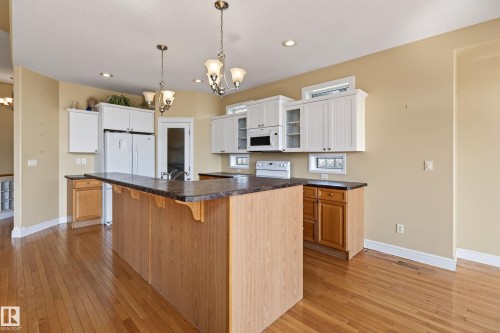 25 Normandeau Crescent, St. Albert, AB - Indoor Photo Showing Kitchen