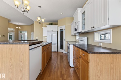 25 Normandeau Crescent, St. Albert, AB - Indoor Photo Showing Kitchen