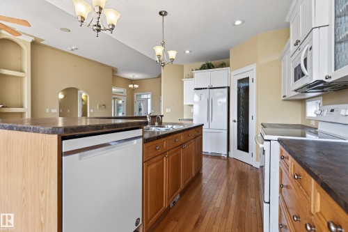 25 Normandeau Crescent, St. Albert, AB - Indoor Photo Showing Kitchen