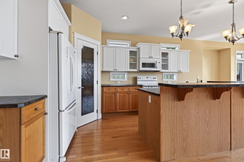 25 Normandeau Crescent, St. Albert, AB - Indoor Photo Showing Kitchen