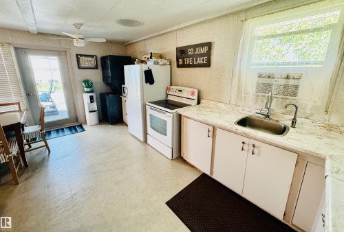 152 11502 Twp Rd 604, Rural St. Paul County, AB - Indoor Photo Showing Kitchen