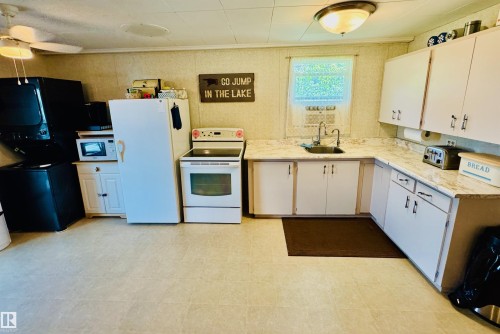 152 11502 Twp Rd 604, Rural St. Paul County, AB - Indoor Photo Showing Kitchen