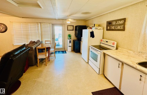 152 11502 Twp Rd 604, Rural St. Paul County, AB - Indoor Photo Showing Kitchen