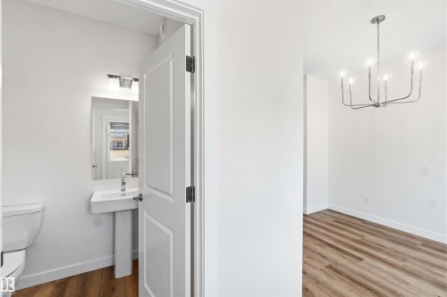 4582 Warbler Loop Nw, Edmonton, AB - Indoor Photo Showing Bathroom